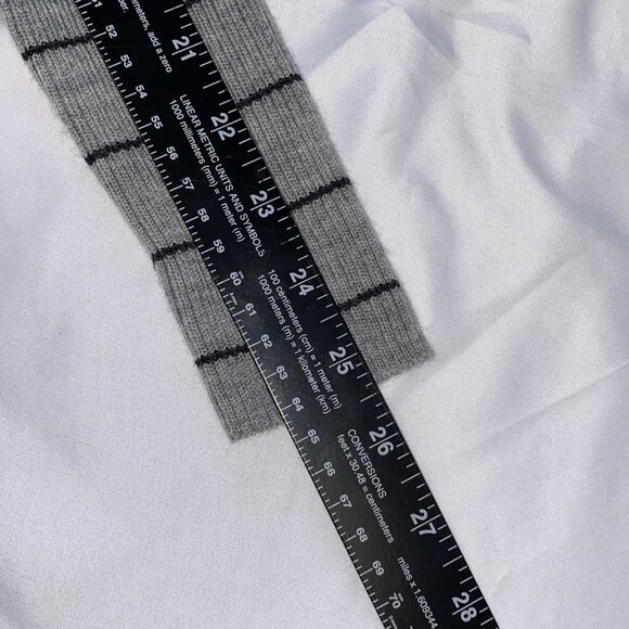 Women's SmartWool V-Neck Gray Black Stripe Sweater Size Medium Merino Wool - Picture 5 of 7